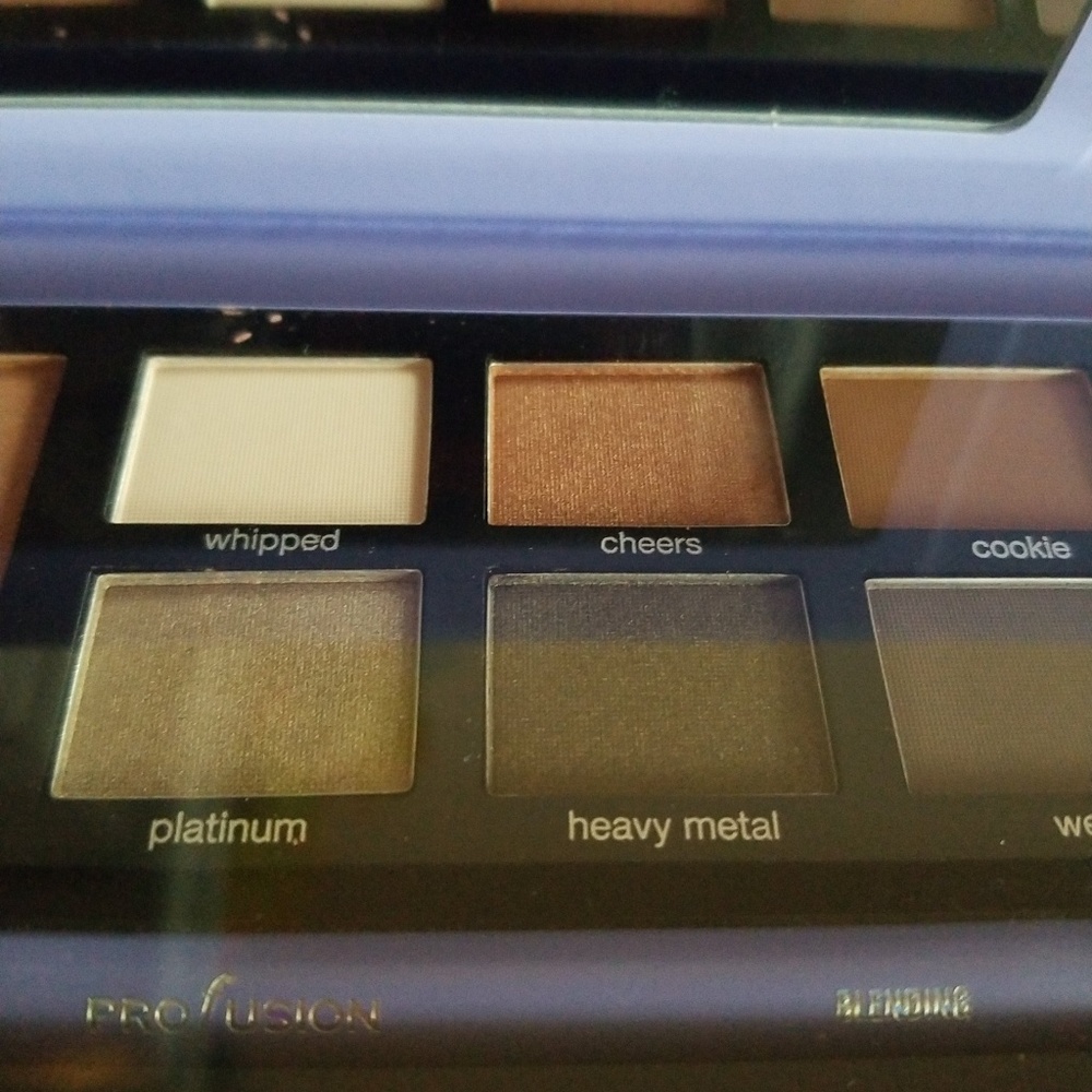 Makeup Eyes & Cheek Palett by PROFUSION - Picture 7 of 8